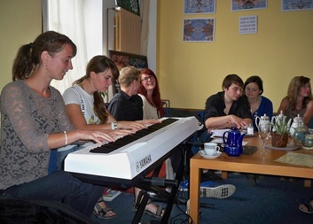 Nejen příjemná atmosféra, ale i dobrý pocit z pomoci druhým.