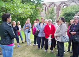 Začíná prohlídka s paní průvodkyní.