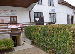 Charitní "obchůdek" - v suterénu 