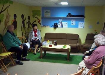 Účastníci přednášky otestovali prostředí Charitního „obchůdku“