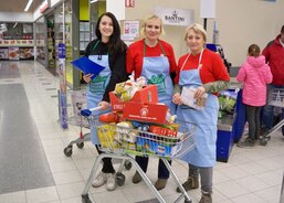 Darovaný plný nákupní košík