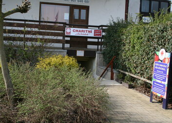 Květen v Charitním obchůdku kvetem