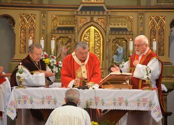 Farní charita Vlašim zahájila oslavy 25. výročí mší svatou