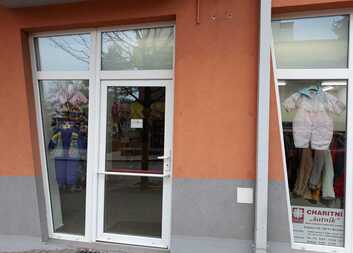 Přestěhování Charitního „šatníku“ se vyplatilo 