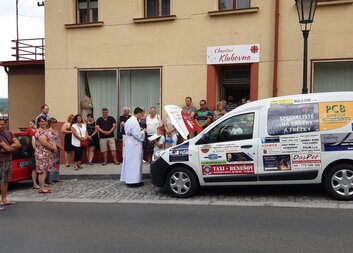 „Jedno malé auto“ přesto výrazná pomoc pro všechny terénní služby Charity Vlašim