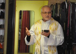 žehnání Charitnímu "obchůdku"