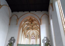 H - vnitřek kostela sv. Jiljí v Milevsku