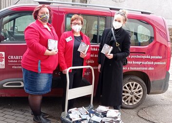 Charita Vlašim dostala respirátory pro klienty