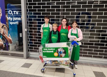 Podzimní potravinová sbírka v Tescu a Albertu ve Vlašimi