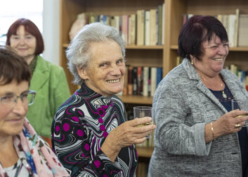 Z bývalé továrny je Komunitní centrum Zahrada