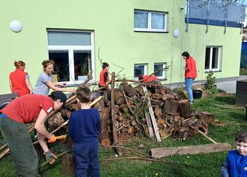 Jarní brigáda v Komunitním centru Zahrada