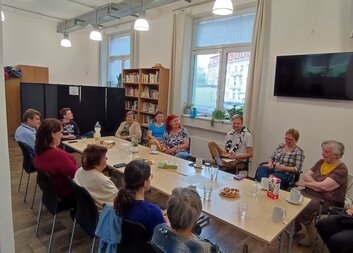 Společné posezení nad knihou