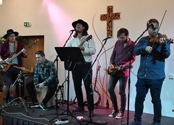 Premiérový benefiční dvojkoncert v Komunitním centru Zahrada