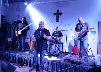 Rockeři odehráli famózní koncert pro stacík!