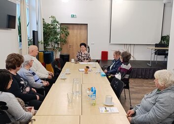 Posezení při kávě a beseda s PhD. Irenou Lesovou