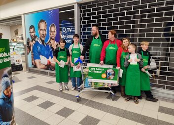 Potravinová sbírka v Tescu ve Vlašimi 8. 11. 2025