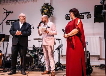 Společný ples farnosti Keblov a Charity Vlašim spojil radost i pomoc druhým